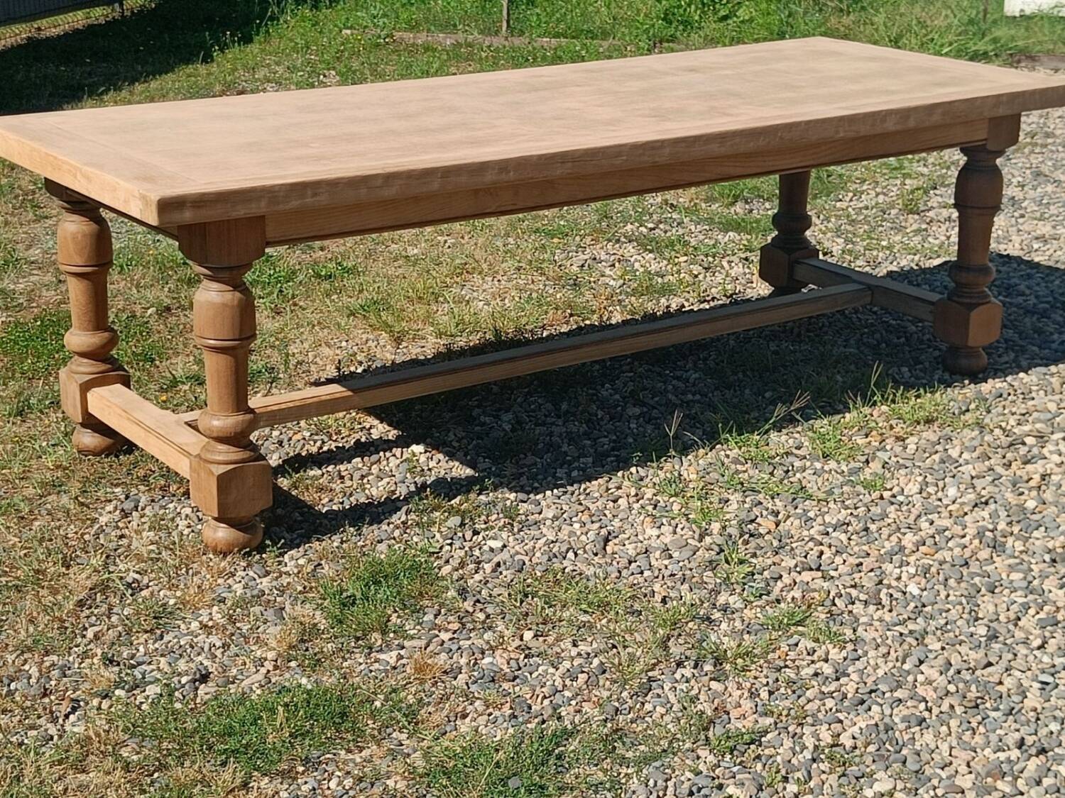 Farm table