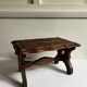 Marche pieds en bois sculpté