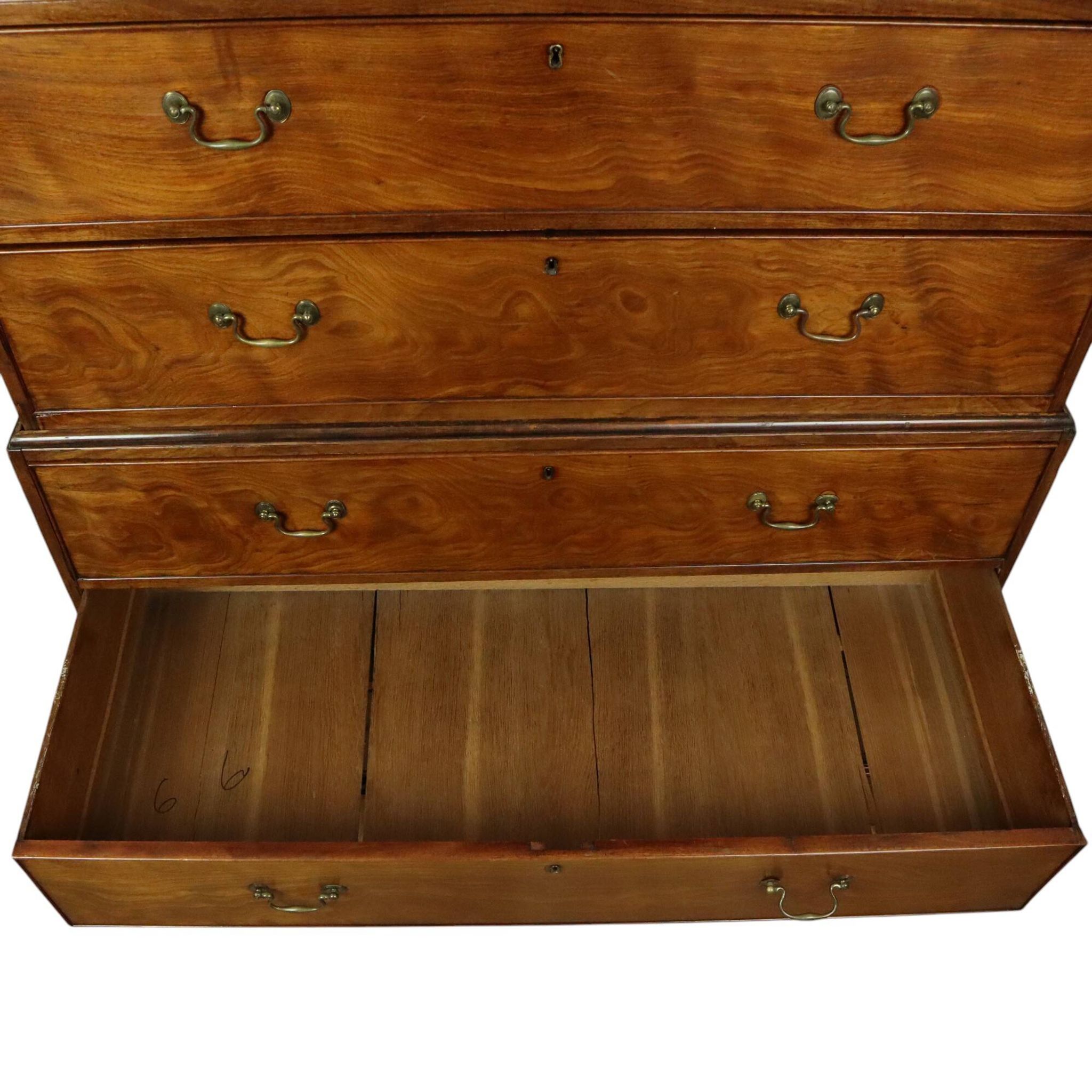 Antique mahogany commode, George III style, 19th century.