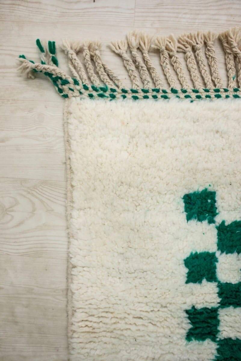 Green square Berber rug size 150 x 250 cm