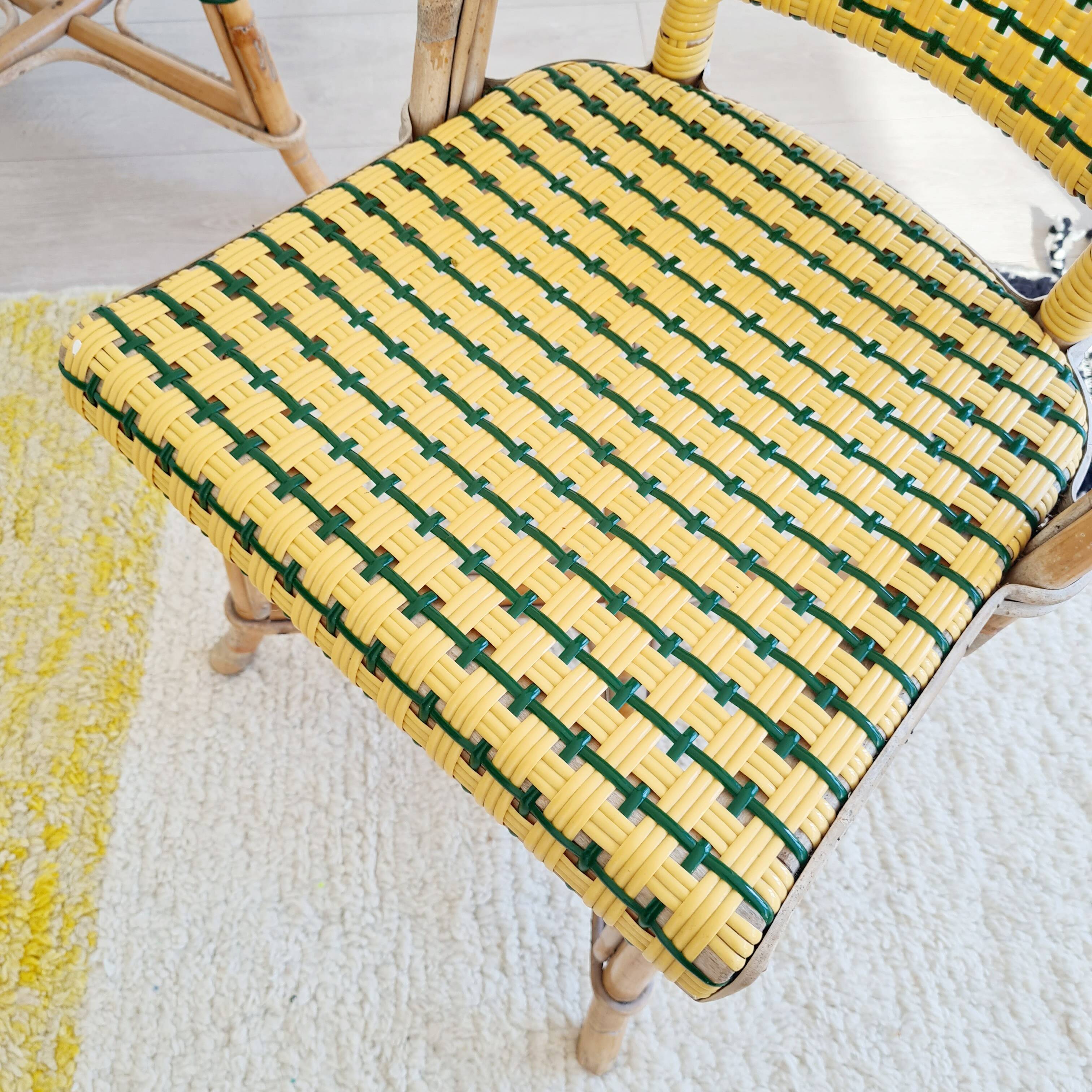 Chaises bistrot en rotin et scoubidou - vert