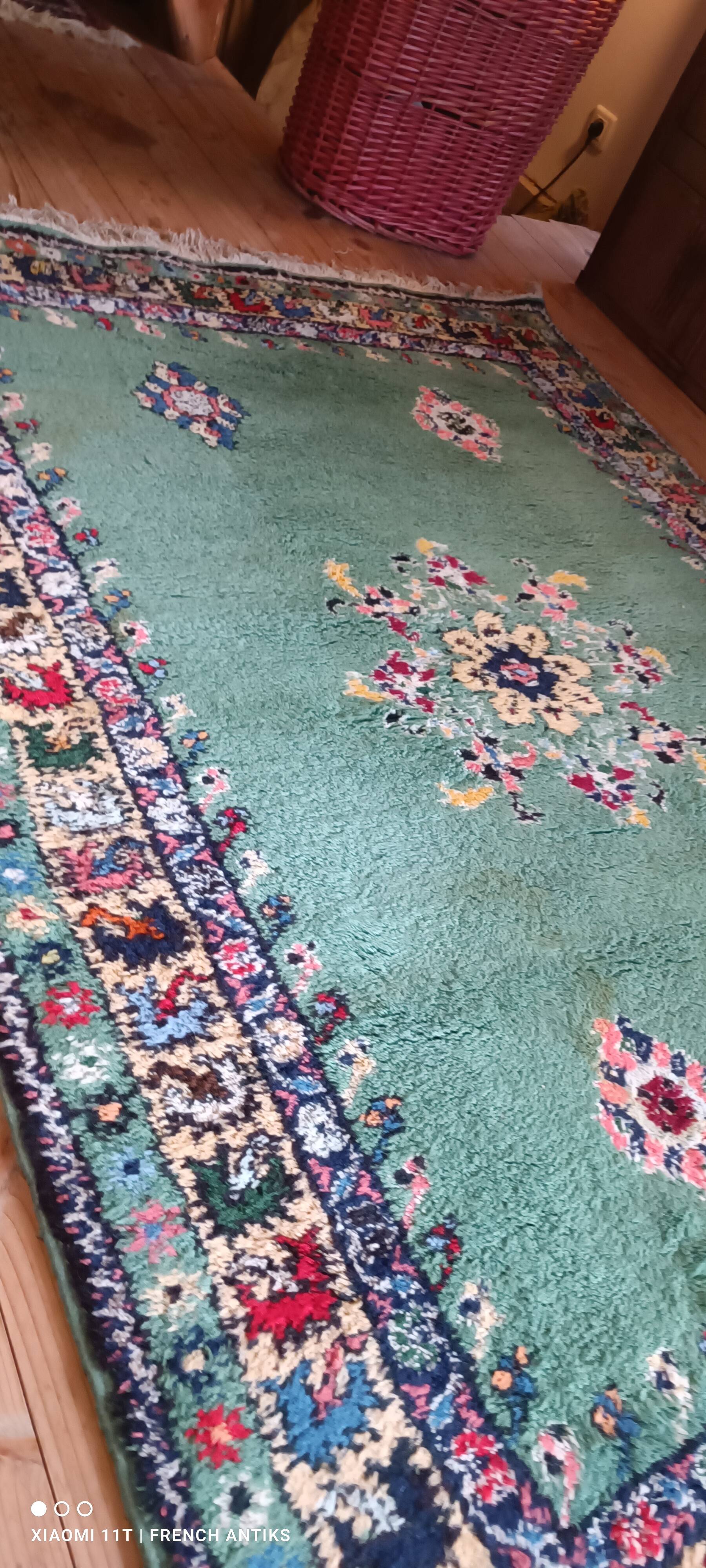 Oriental rug from Rabat, Morocco, vintage from the 1970s. Handcrafted.