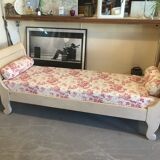 Large daybed