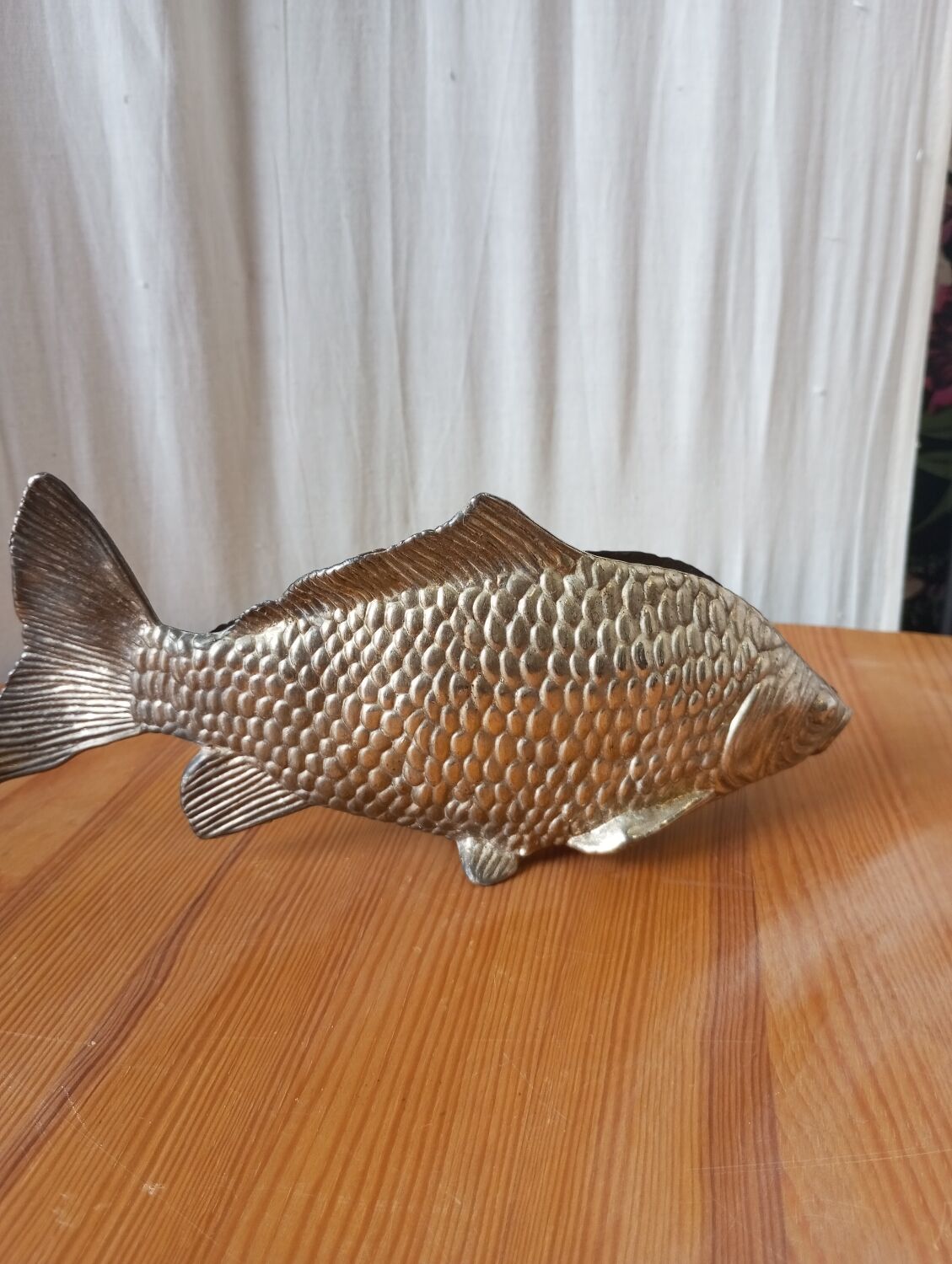 Poisson porte-serviette en métal argenté