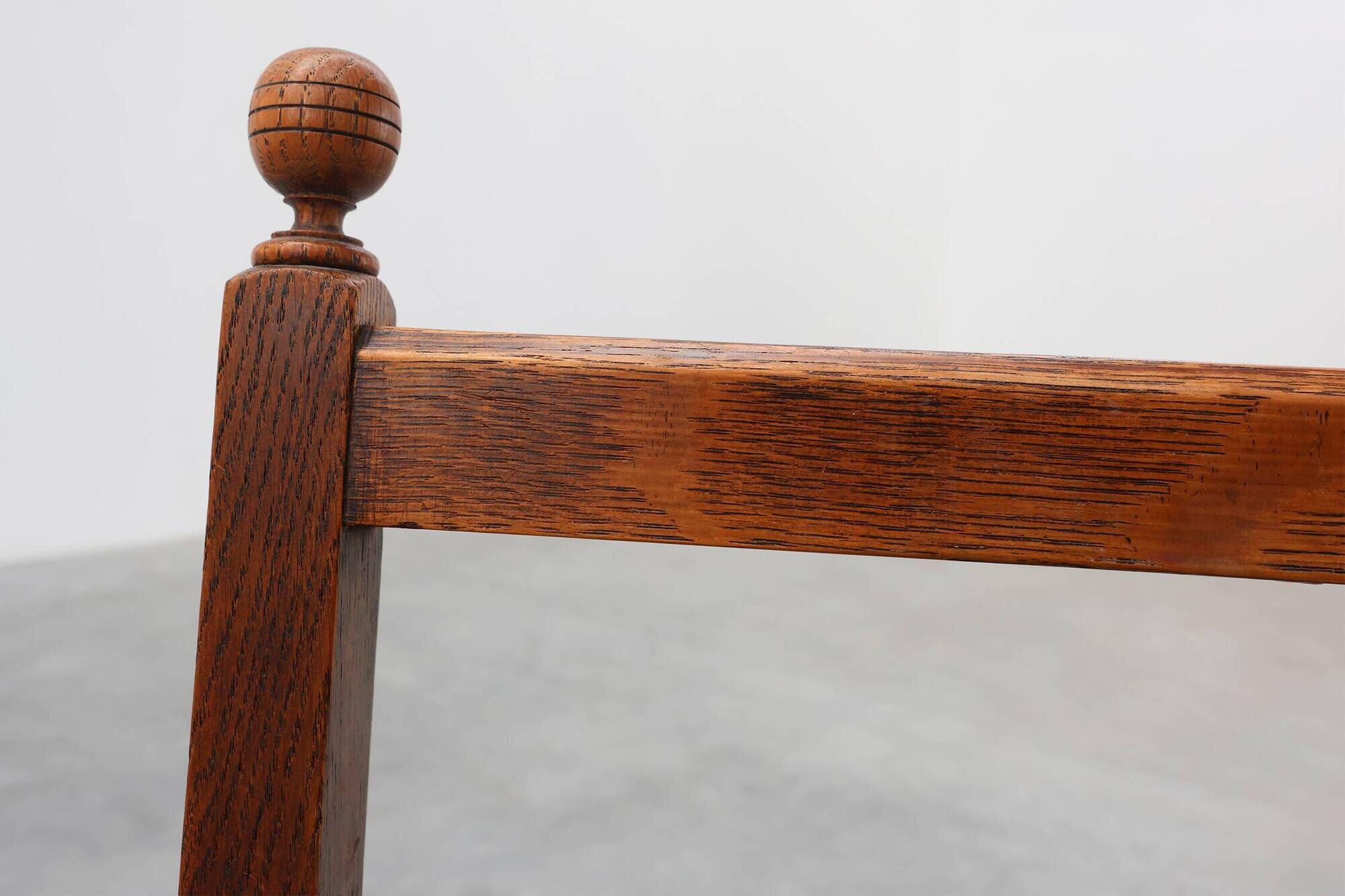 Art Deco oak side chair with carved rosette back and turned front legs, Bel