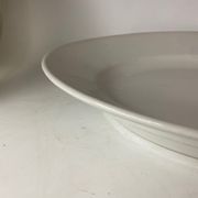 Plat blanc en porcelaine