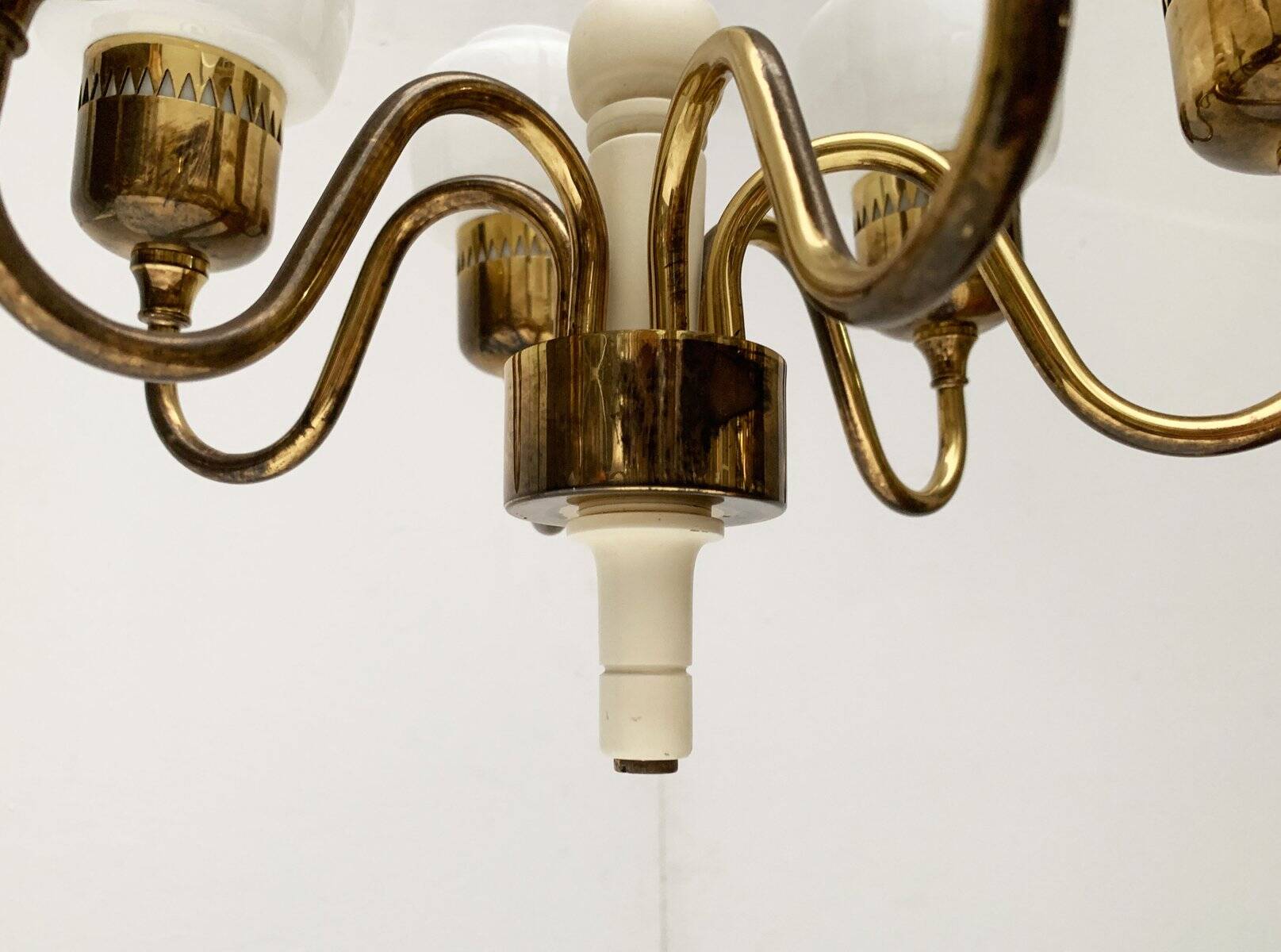 Swedish chandelier T526 from the mid-century by Hans-Agne Jakobsson for Hans-Agne Jakobsson AB.