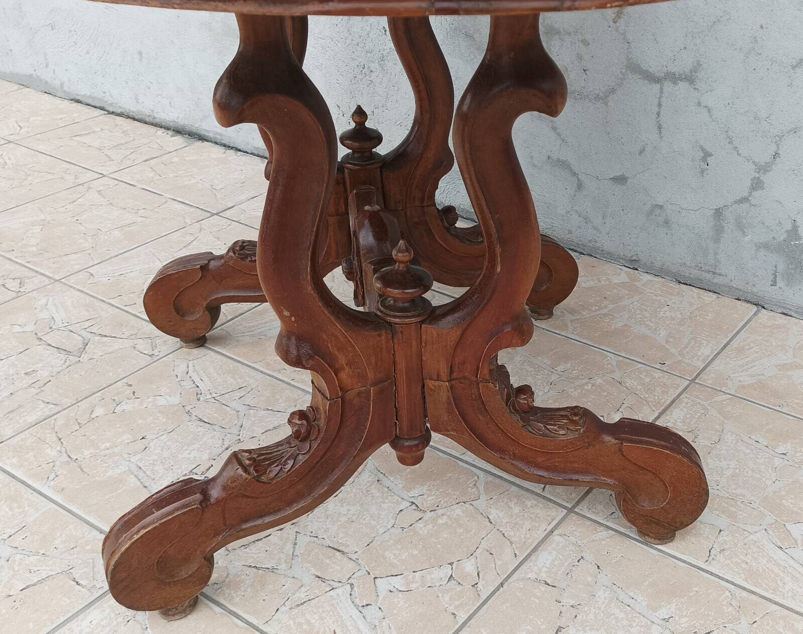 Napoleon III guéridon table in walnut