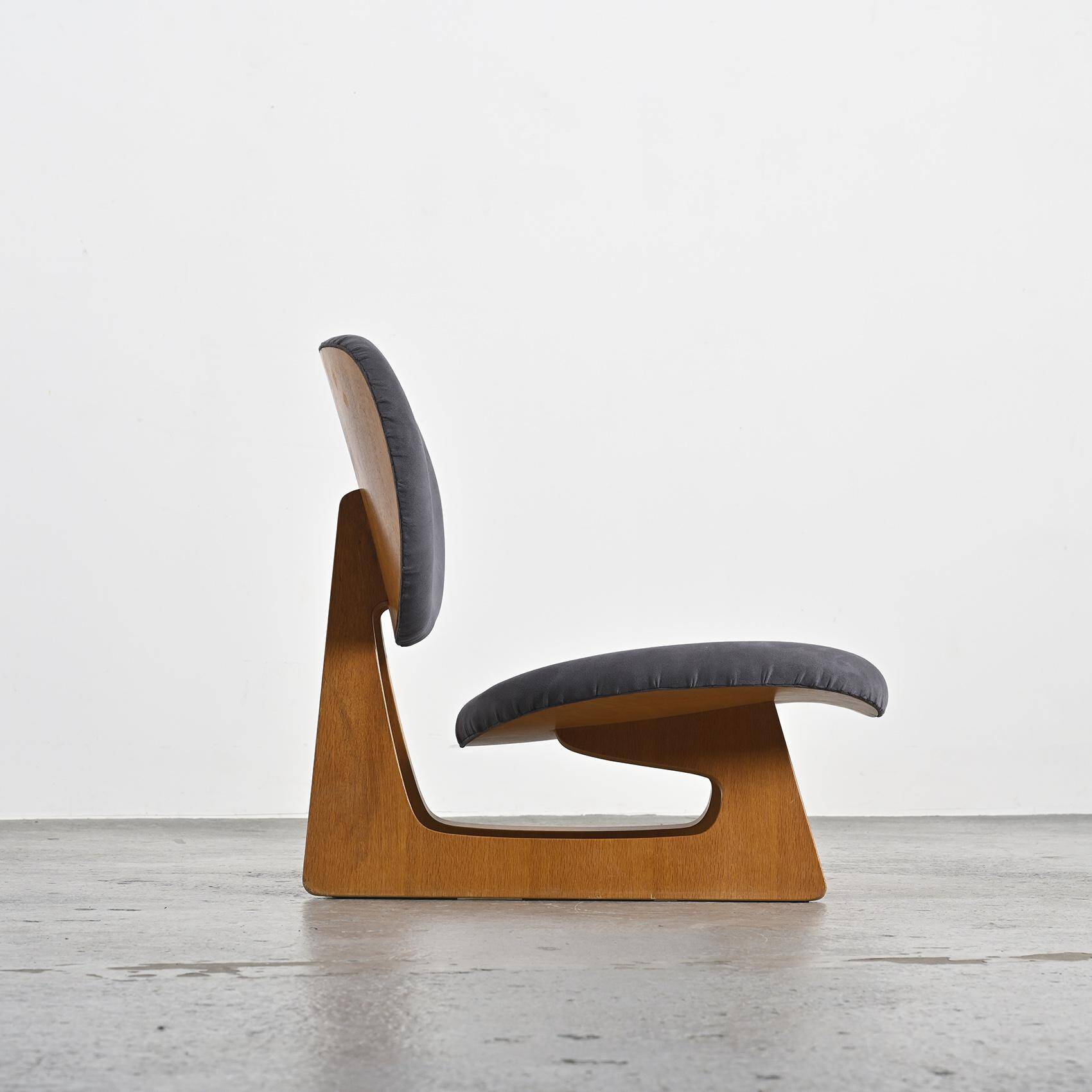 Chauffeuse Teiza Isu par Sakakura & Cho, Tendo Mokko circa 1970