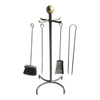 Ancien serviteur de cheminée en fer forgé et laiton