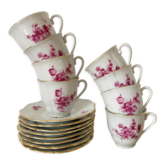 Porcelain cups with flowers