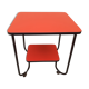 Table d'appoint rouge en Skaï