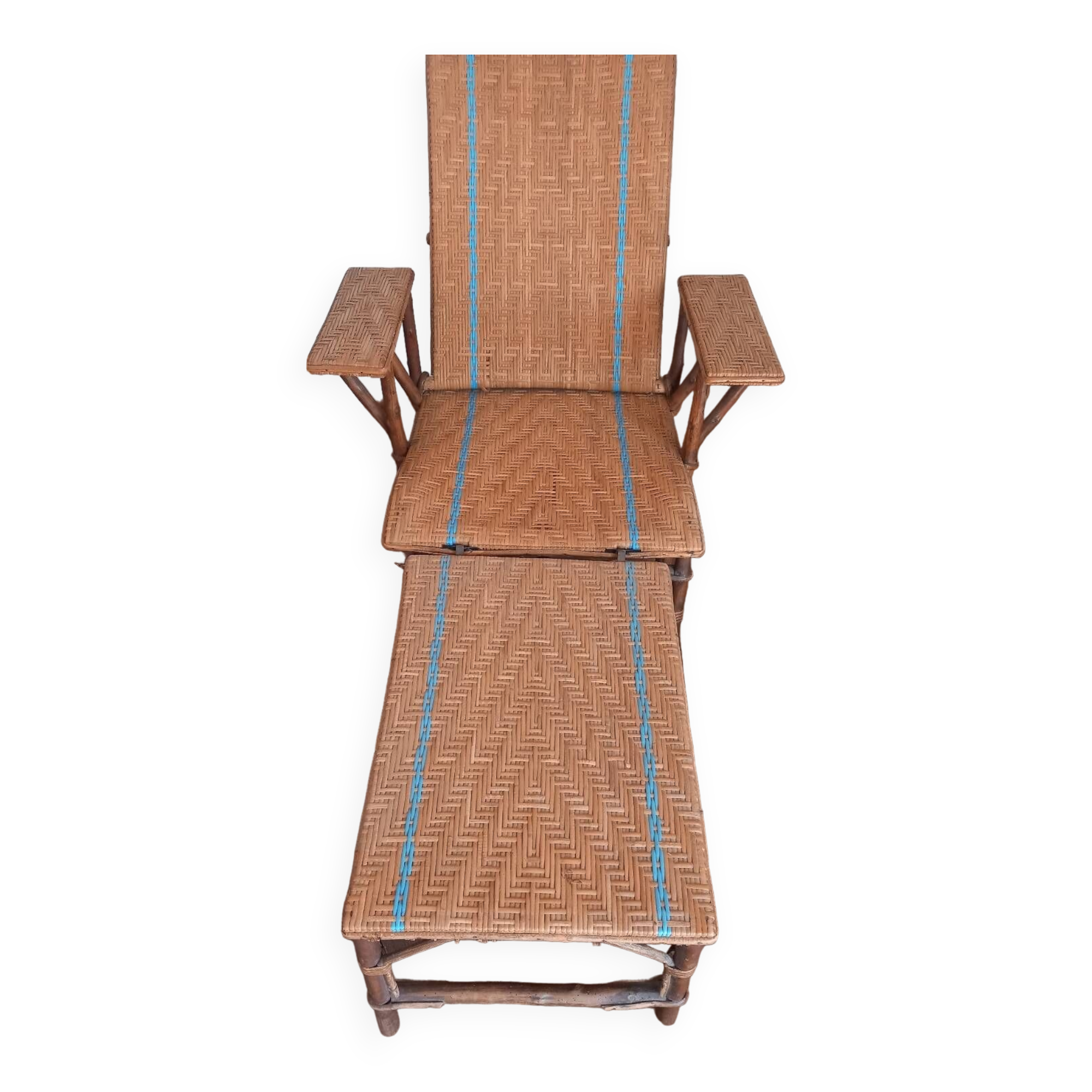 Rattan lounge chair