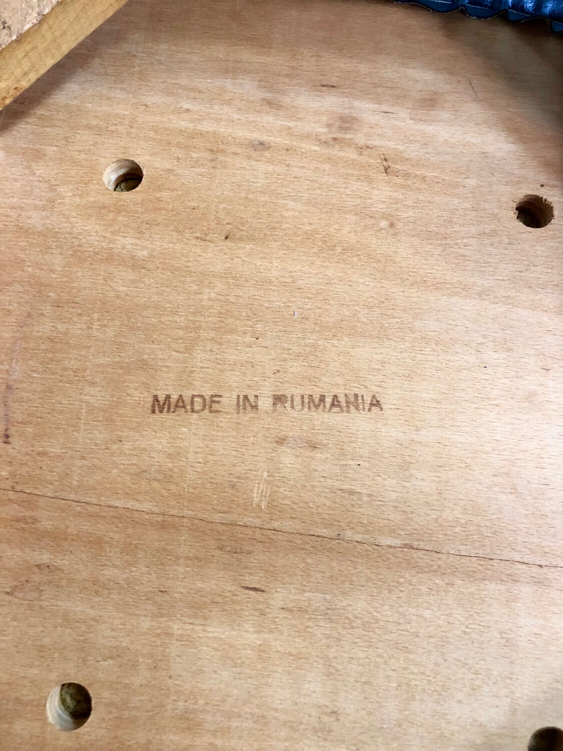 4 Scandinavian chairs seated skaï