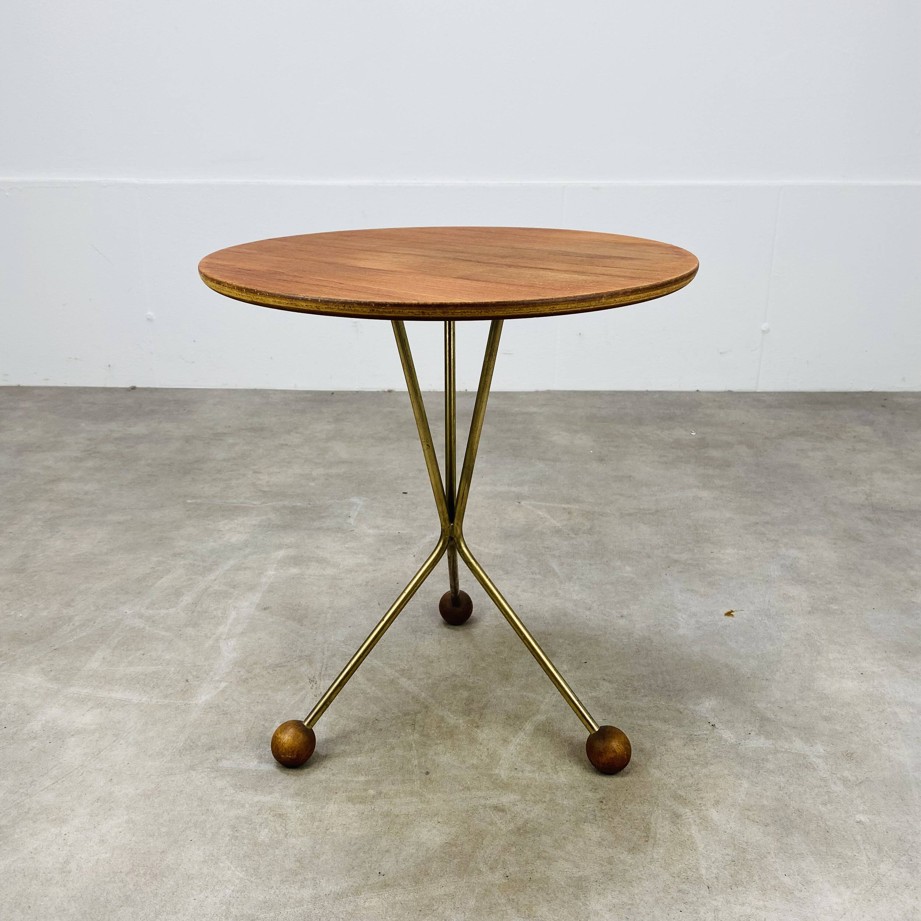 Table d'appoint tripode par Albert Larsson pour Alberts Tibro style scandinave