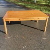 Rectangular coffee table in solid pine wood.