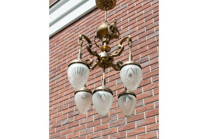 Lustre en laiton du milieu du XXe siècle, Europe occidentale