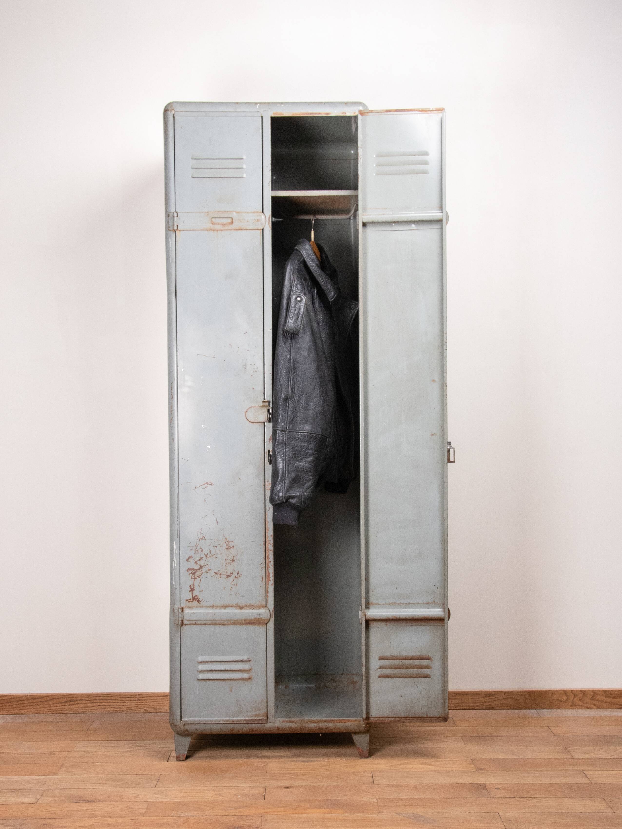 Industrial locker room