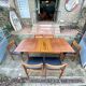 Ensemble de 6 chaises et sa table de salle à manger avec rallonges « BCM » vers 1960