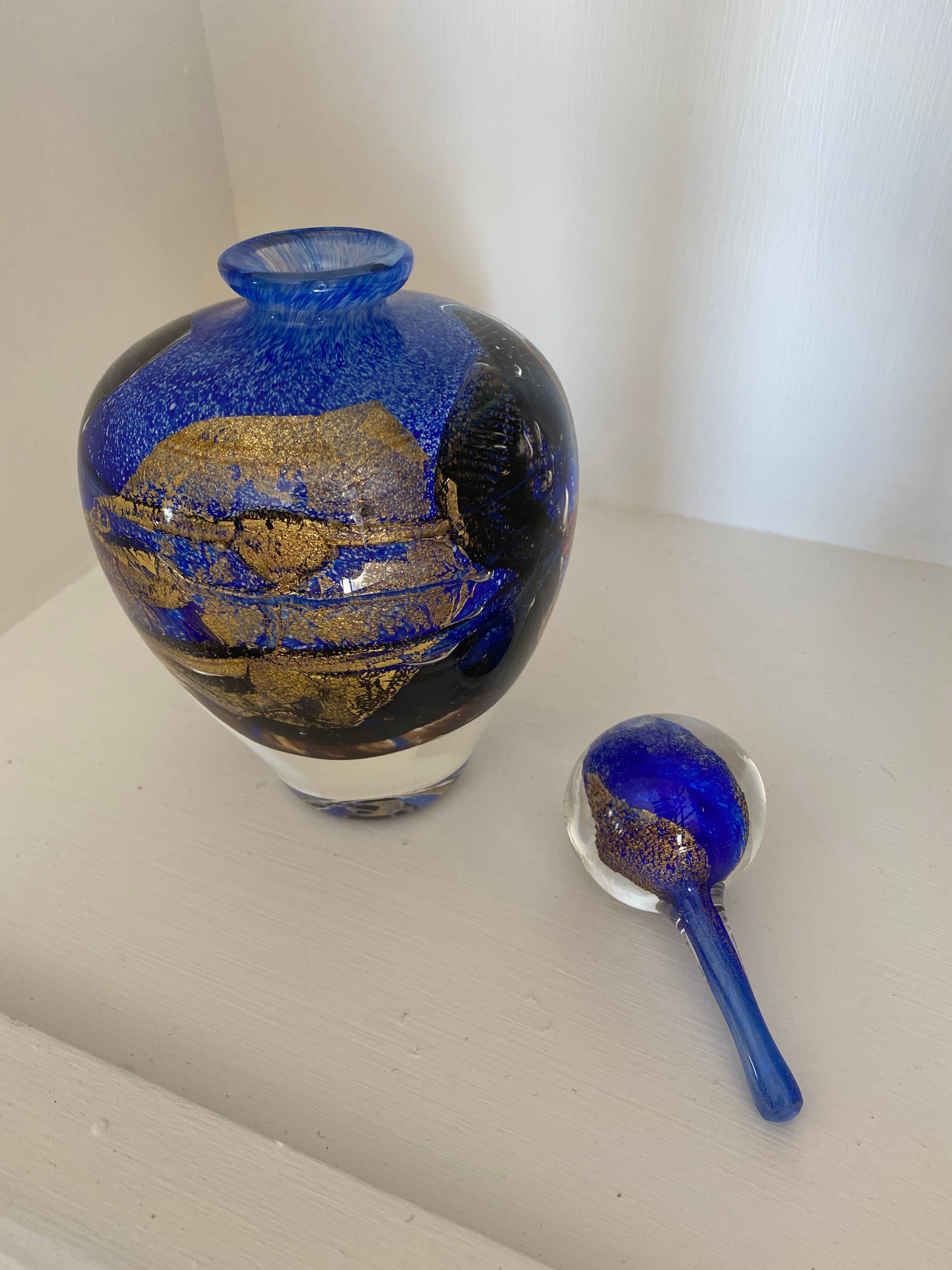 Ovoid bottle of master glassmaker Jean-Claude Novaro in perfect condition