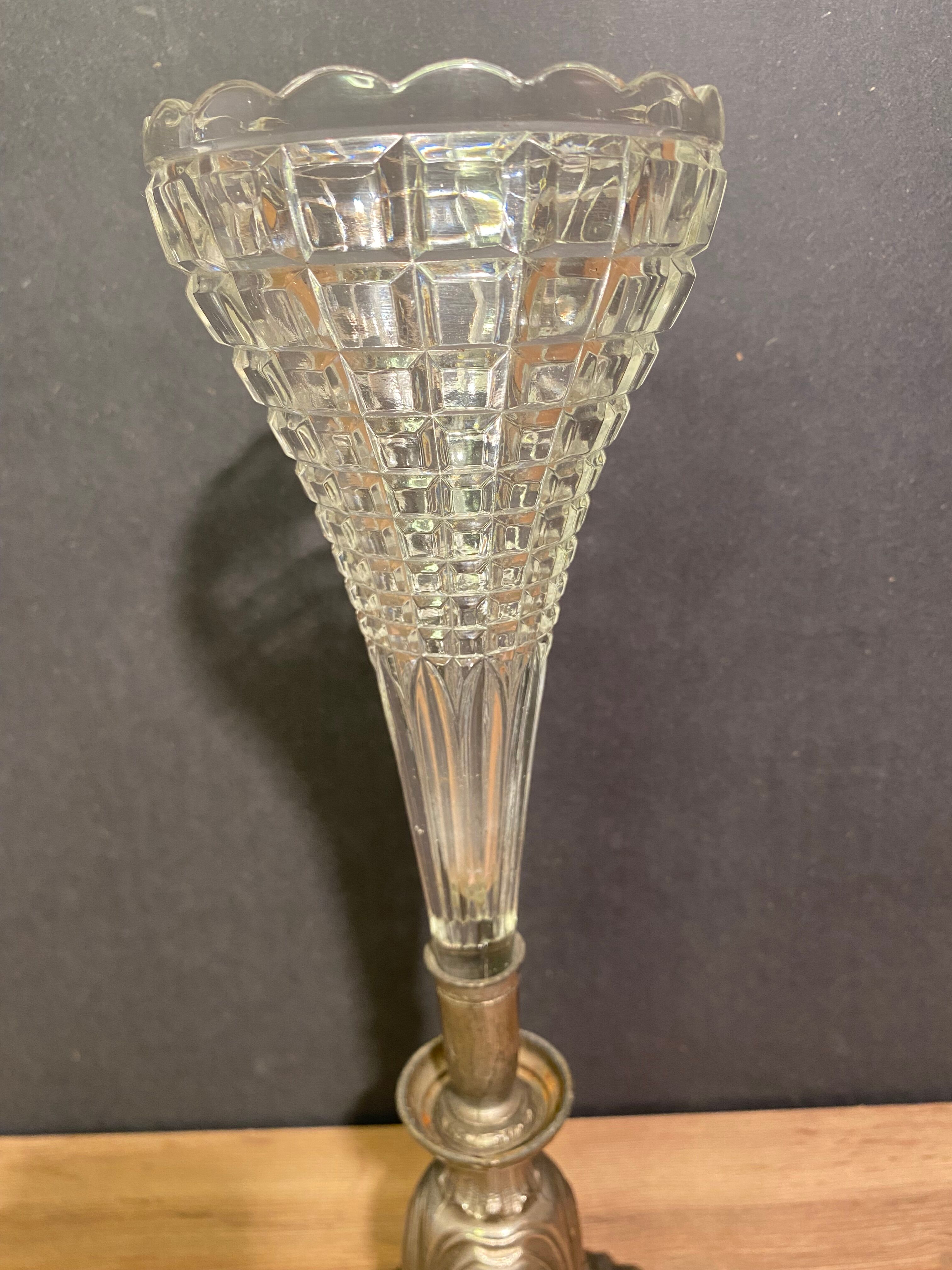 Cone vase, cut crystal bouquet (most certainly Baccarat, Saint Louis ...)