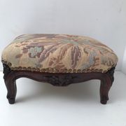 Repose-pied en bois rembourré vintage style Louis IV