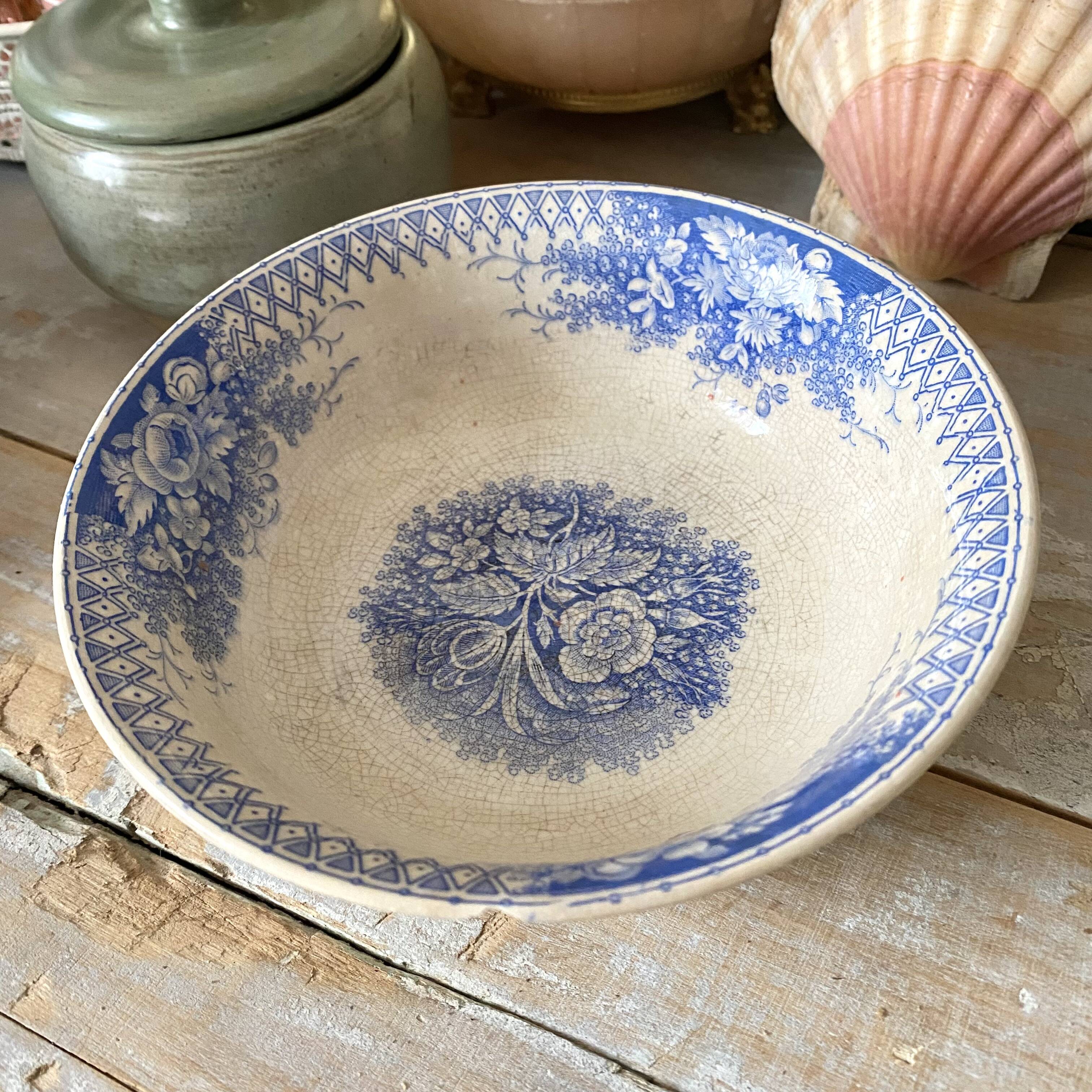 Bowl, earthenware dish from Sarreguemines, planter model.