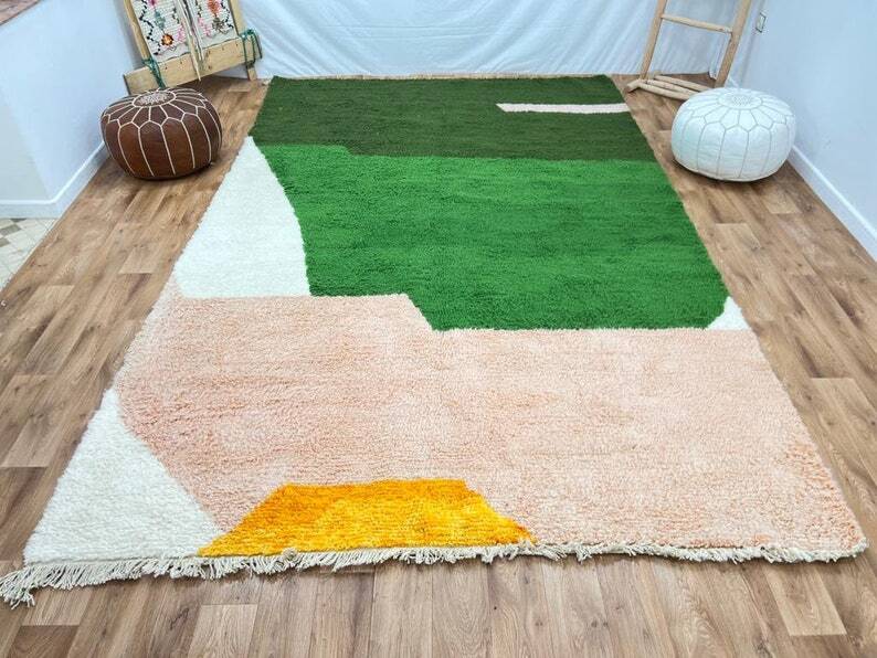 Handwoven natural wool rug, size 150/250 cm.