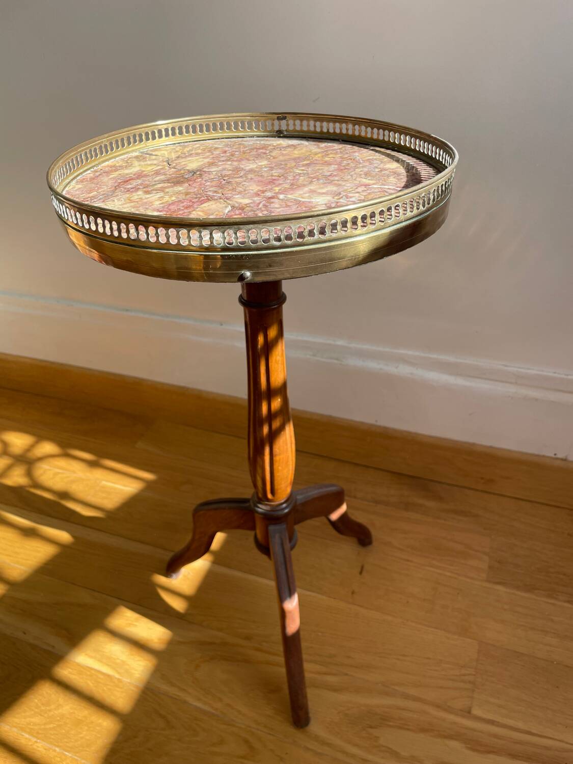 Burgundy marble pedestal table