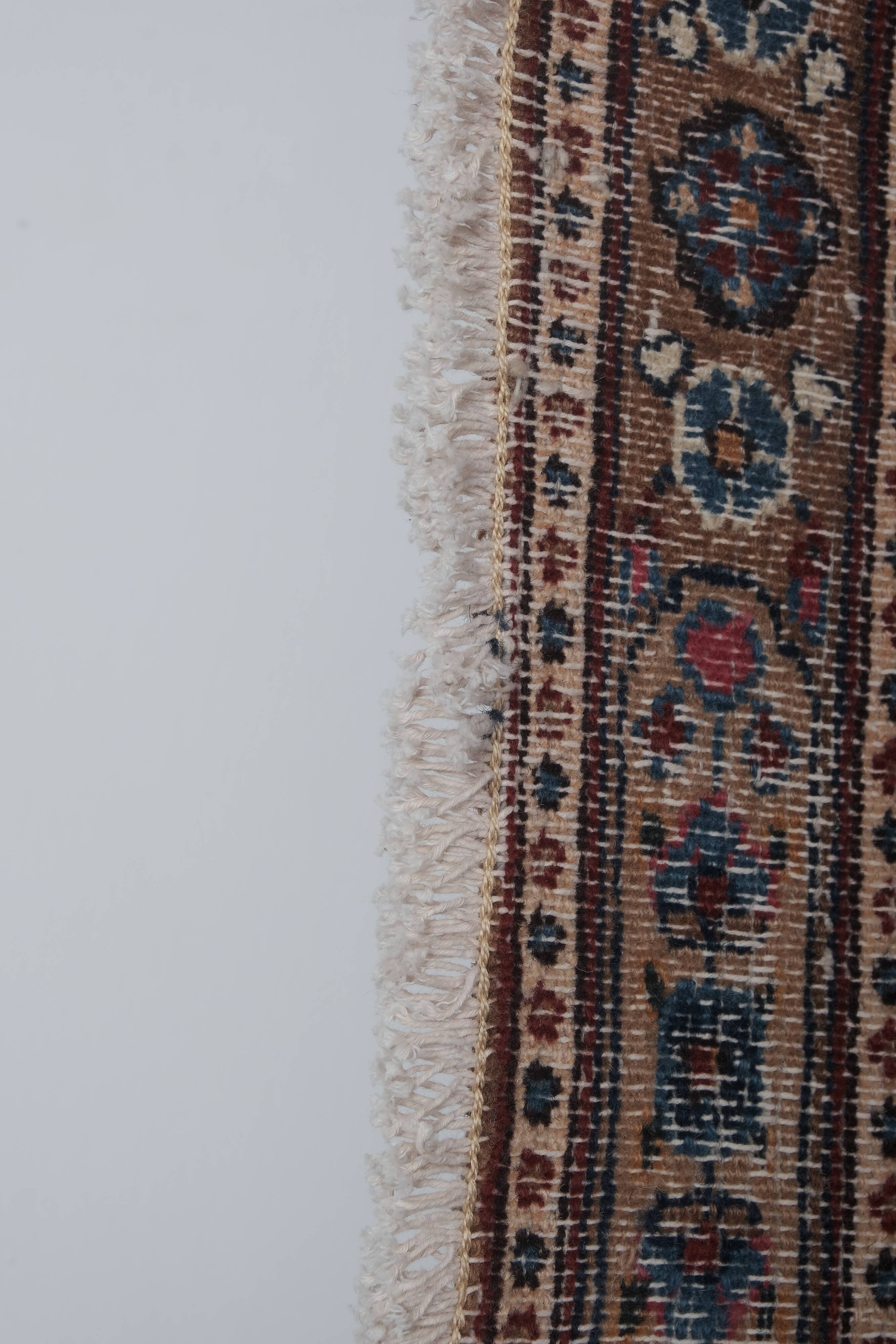 Vintage Turkish rug from Oushak, handwoven 215x323 cm