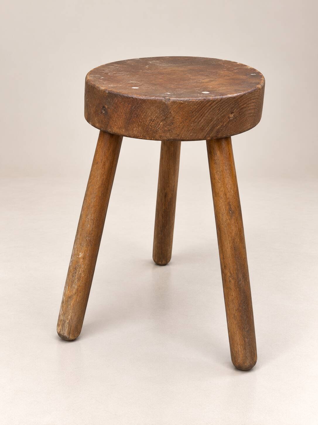 Vintage tripod stool in solid wood – brutalist spirit / folk art