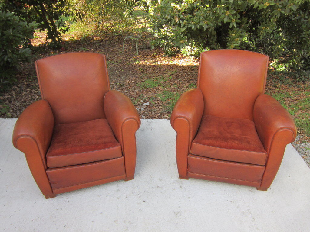 Paire de fauteuils club en cuir