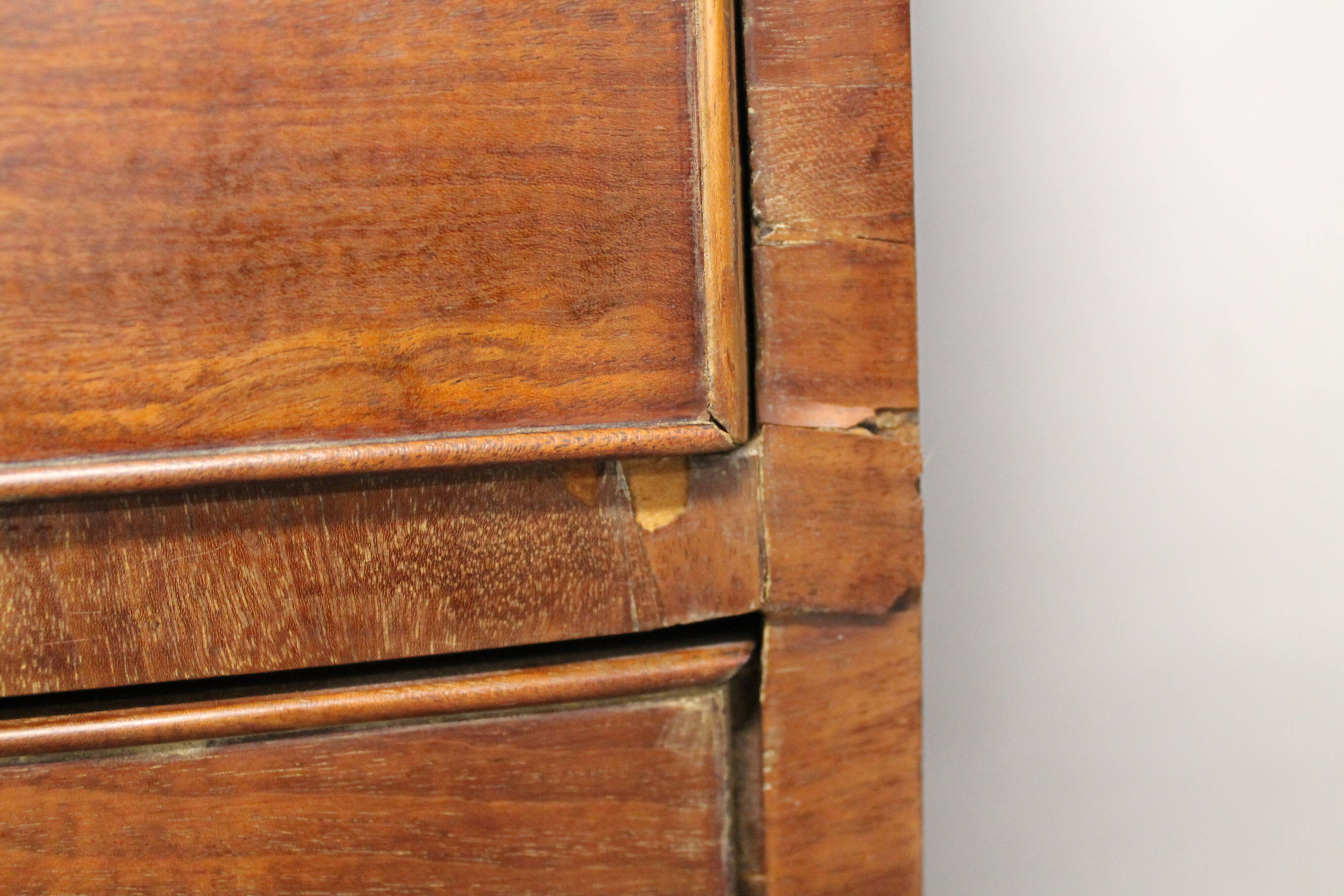 Mahogany veneer curved, English work, circa 1840