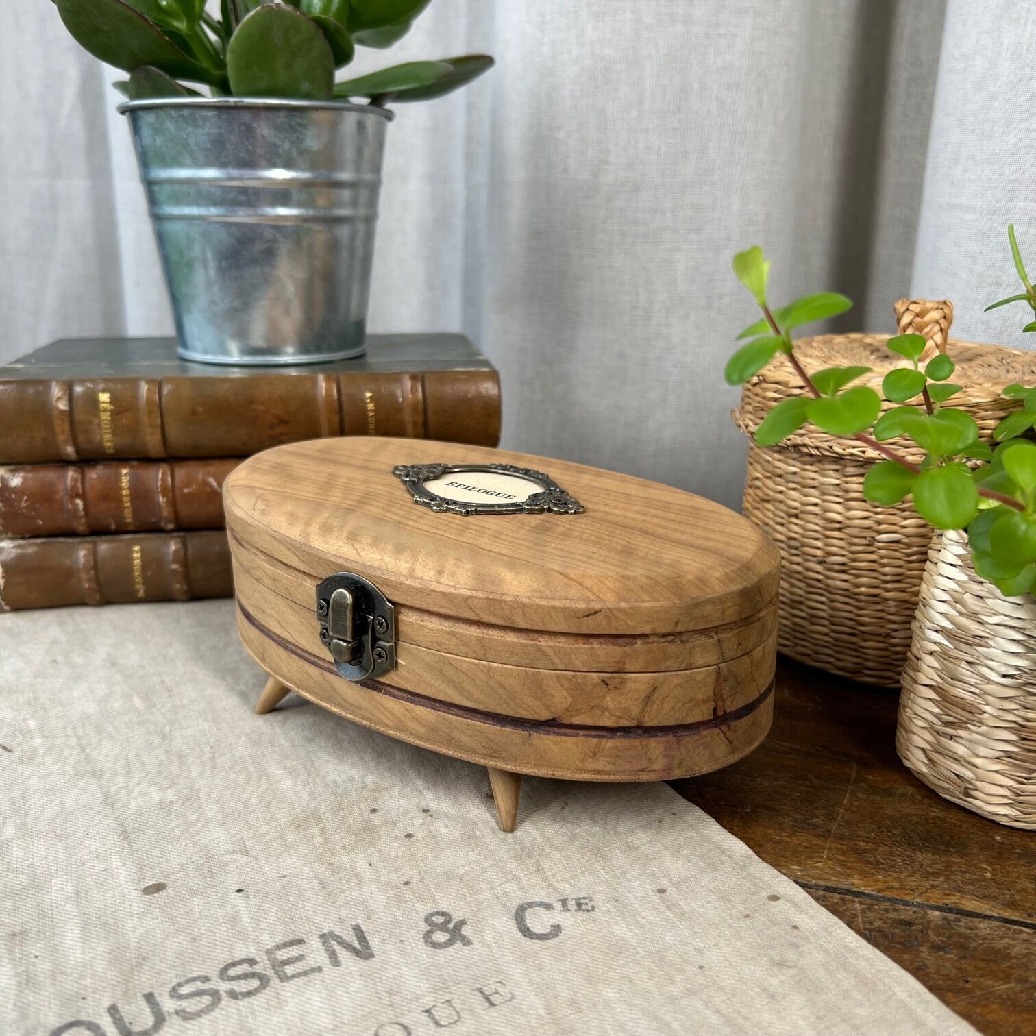 Wooden jewelry box "epilogue"