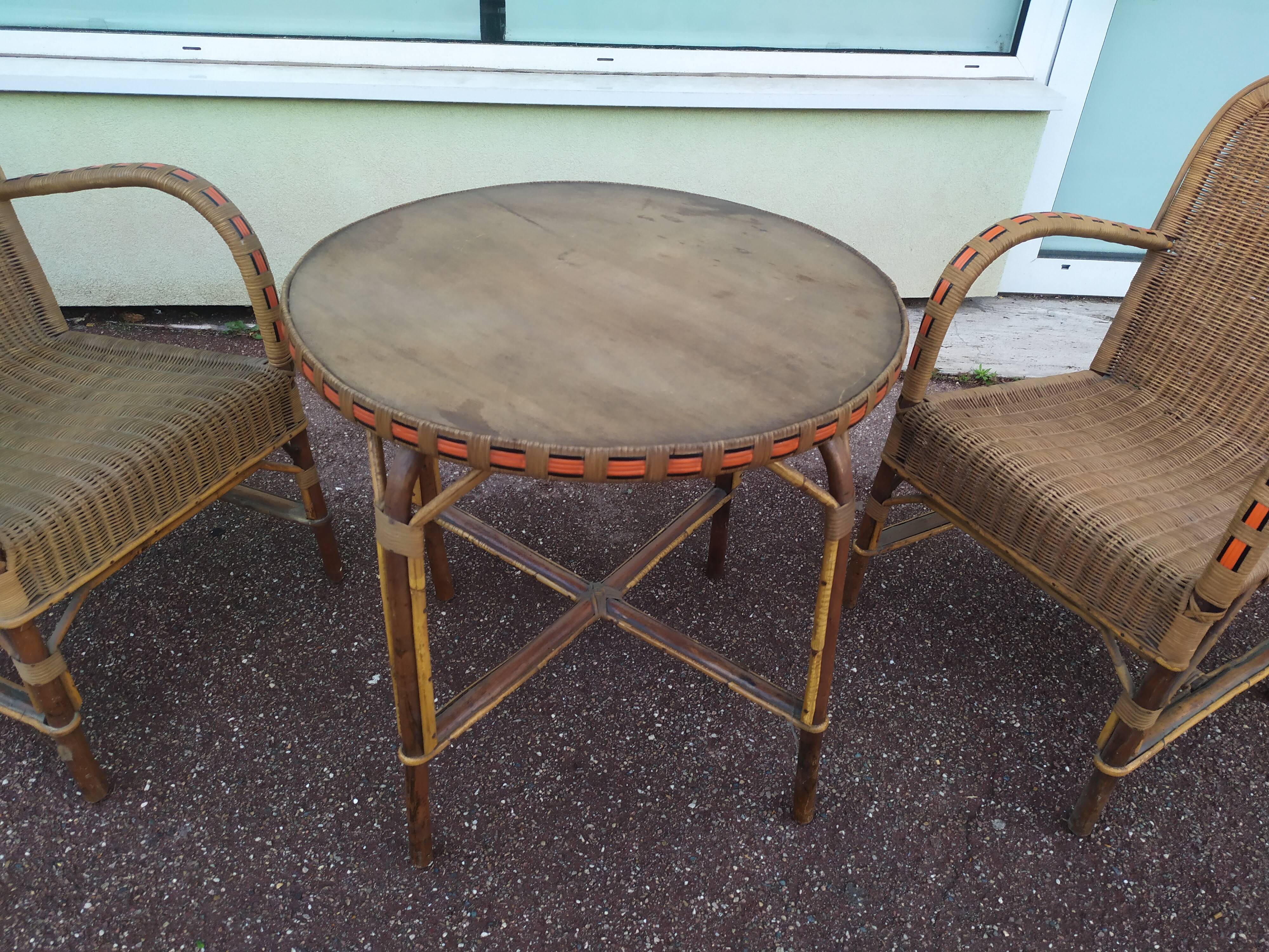 Lot 2 fauteuil et une table en rotin osier de jardin