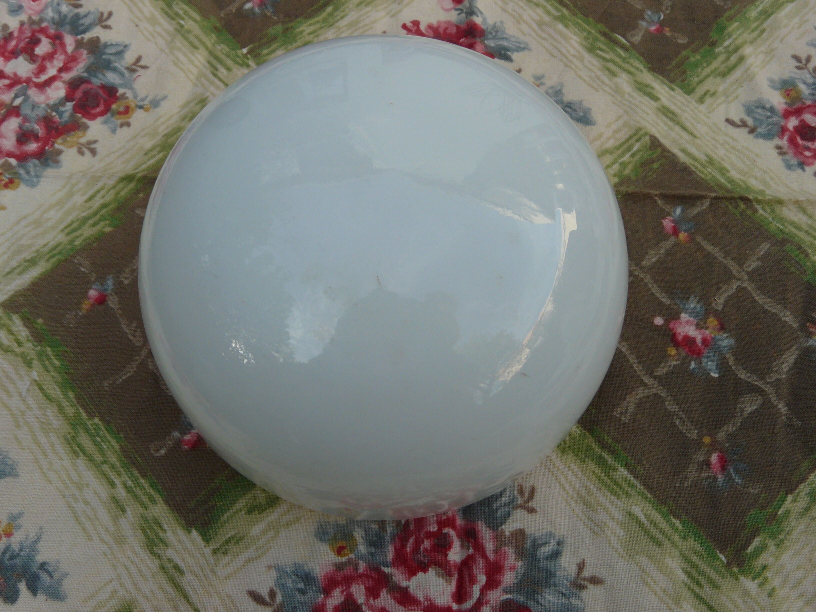 Plafonnier globe rond en verre opaline blanc