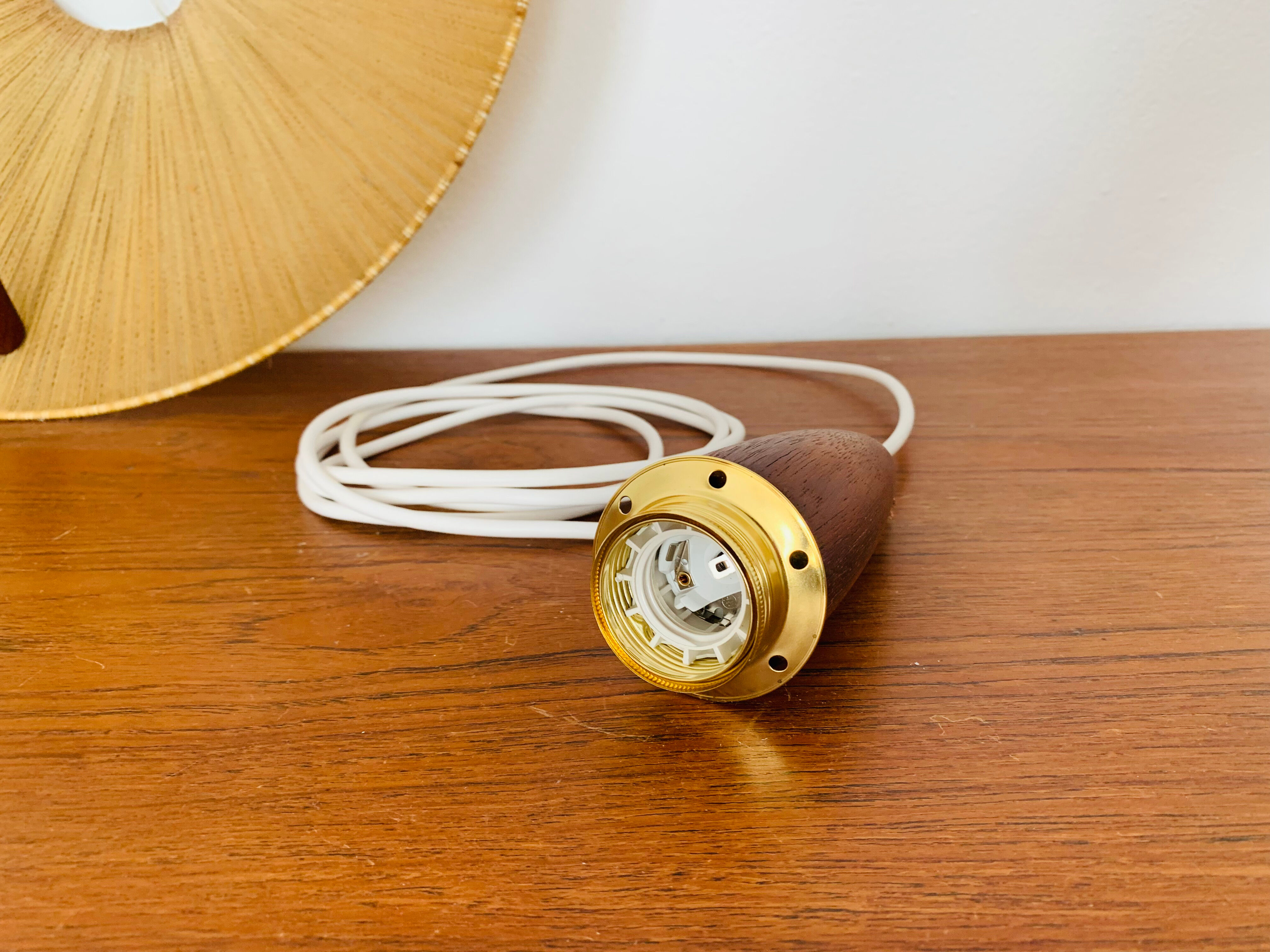 Raffia bast and teak pendant lamp by Temde