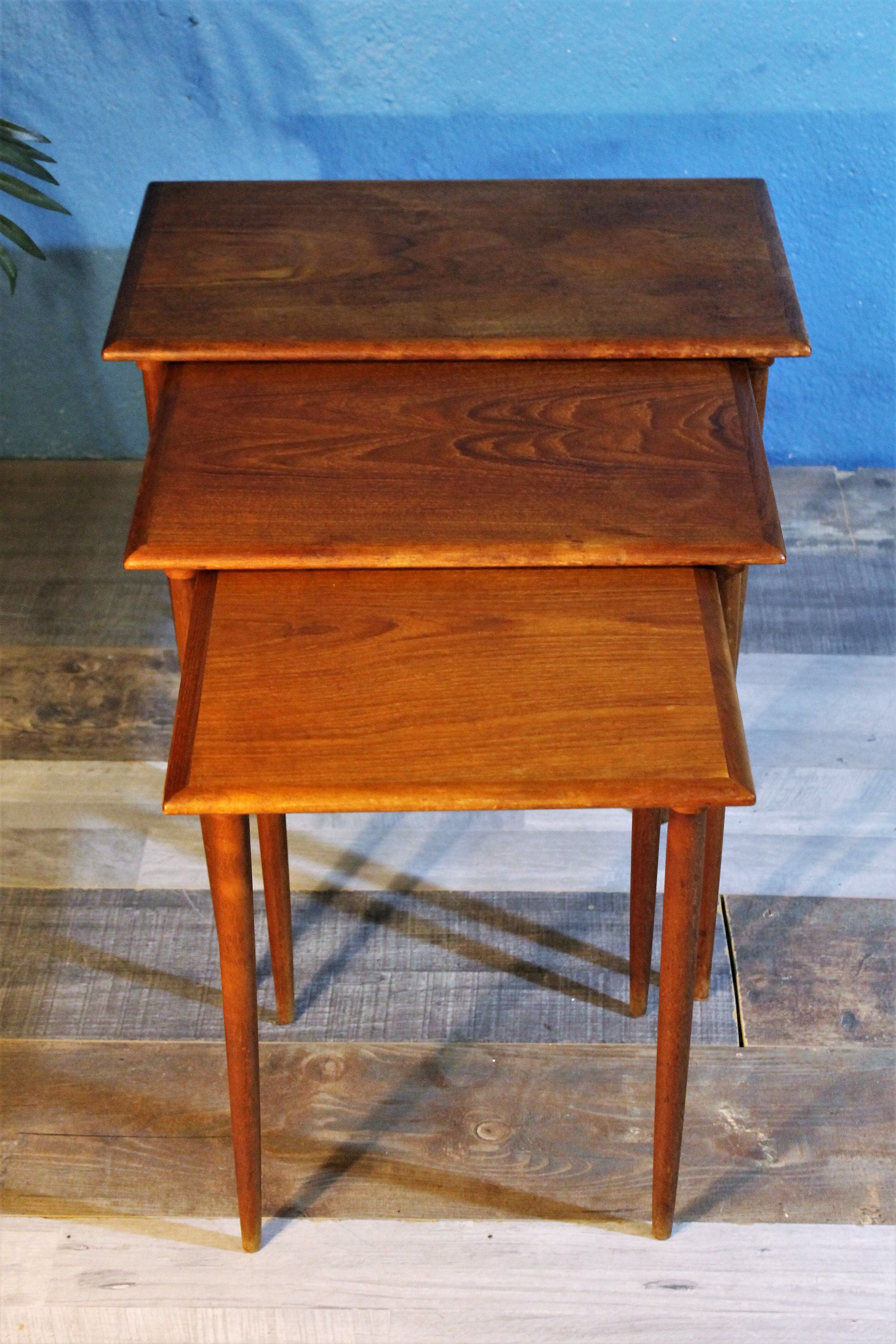 Pull out tables 1960