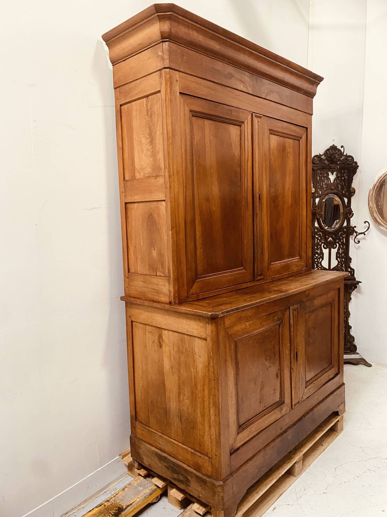 Two-body buffet in solid walnut, Louis Philippe style, 19th century.