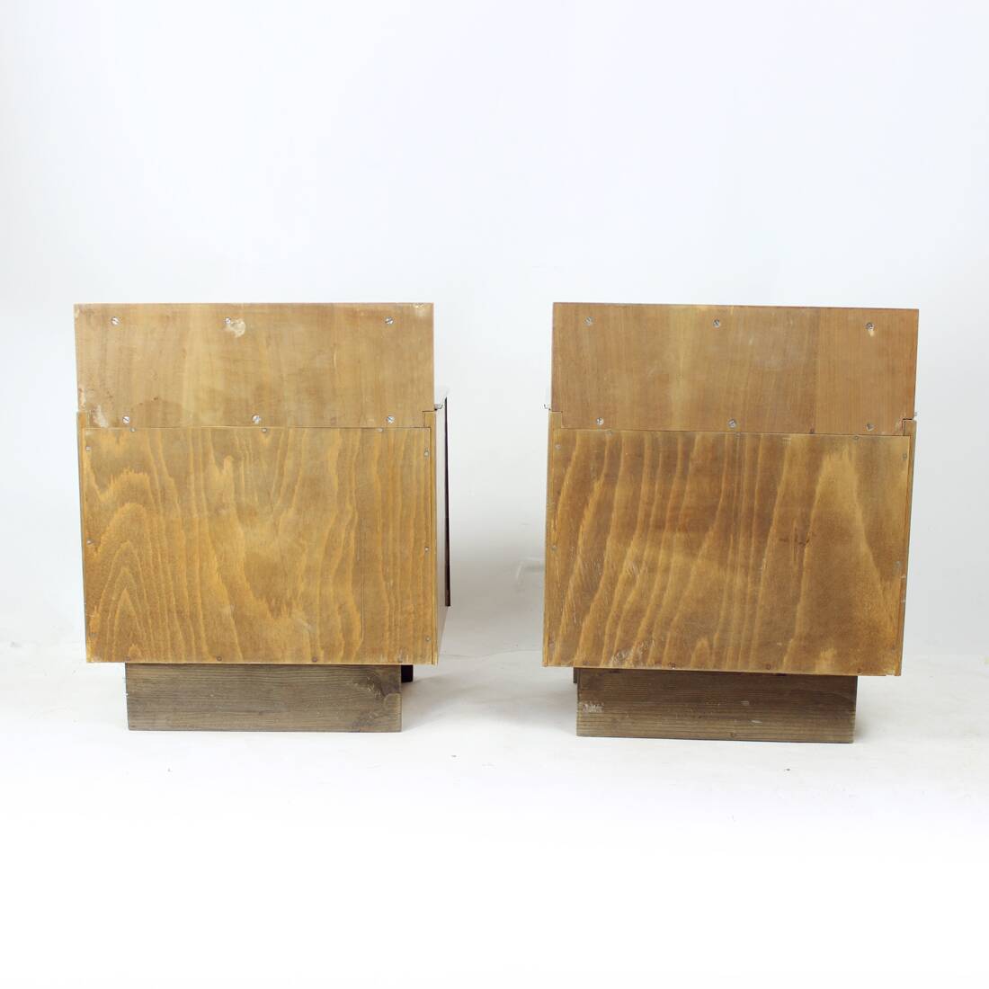Ensemble de deux tables de chevet en bois et verre, Tchécoslovaquie 1950