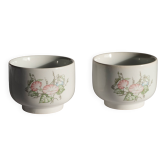 Set of 2 porcelain teacups with floral decorations, Korea
