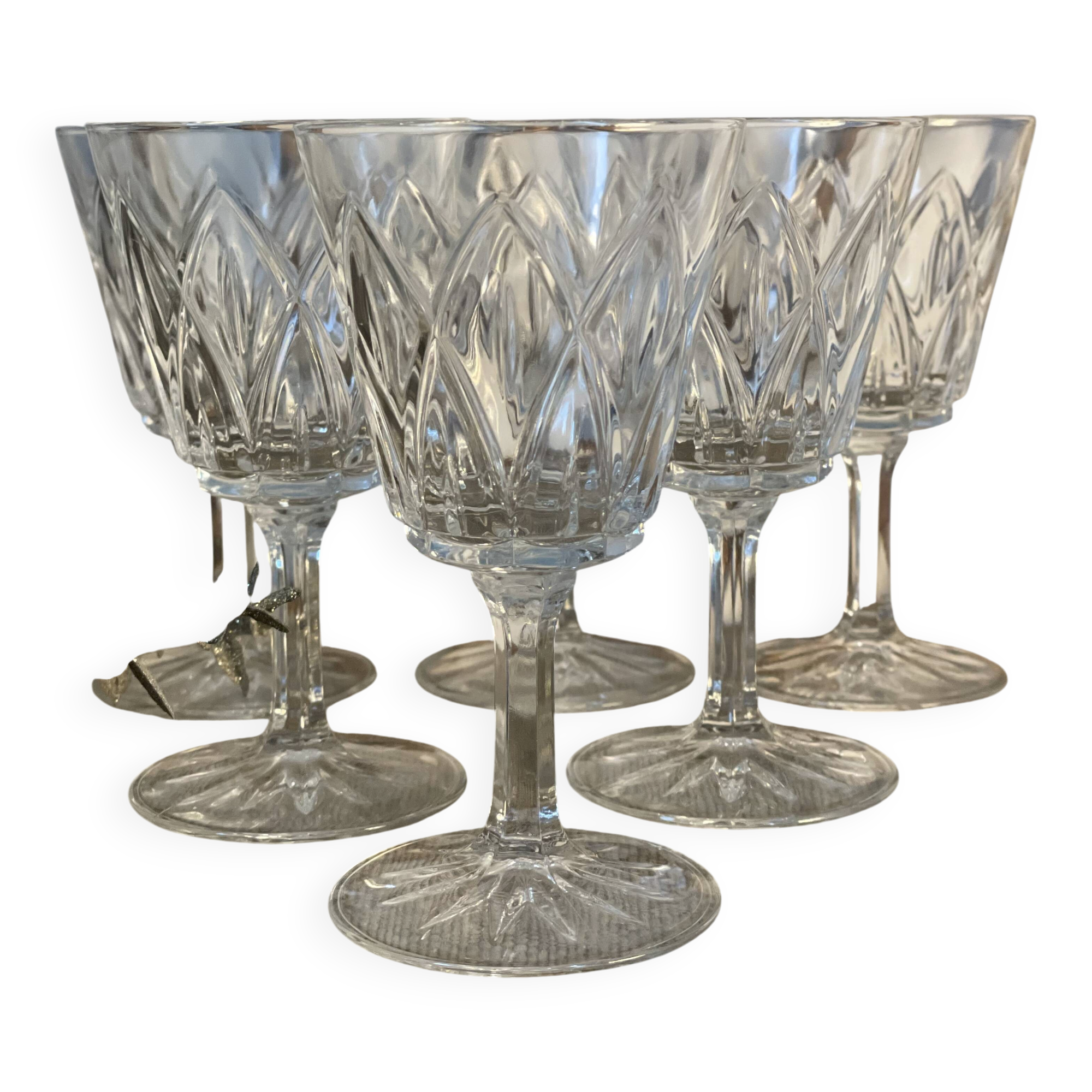 6 stemmed wine glasses in clear glass