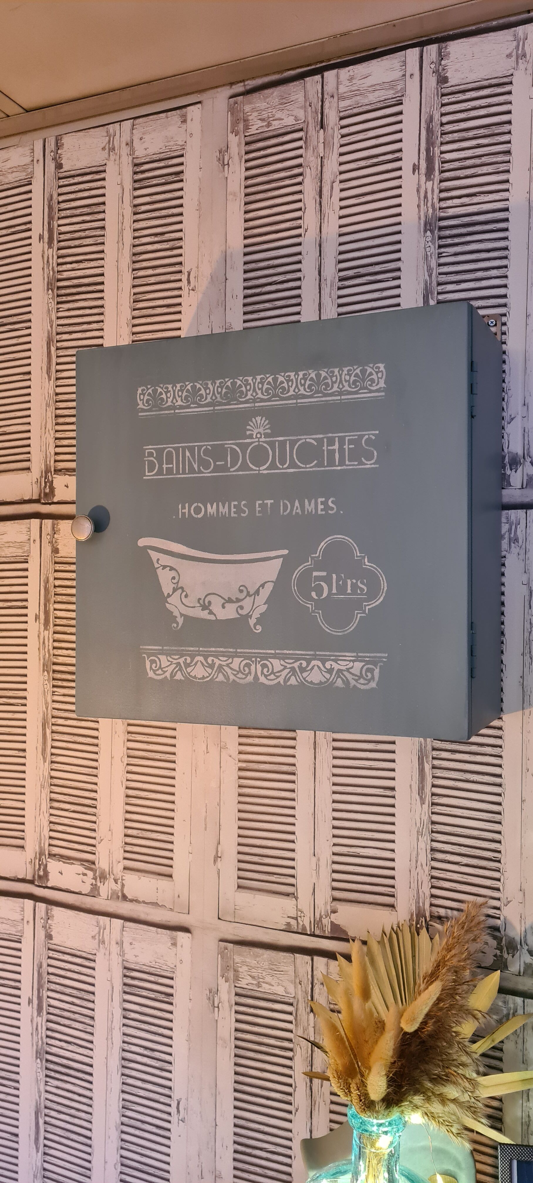 Armoire à pharmacie