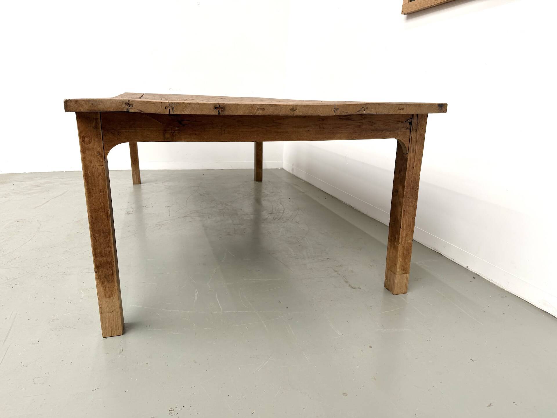 Large brutalist farmhouse table in solid oak from the 1950s.