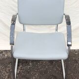 Trois fauteuils chomés