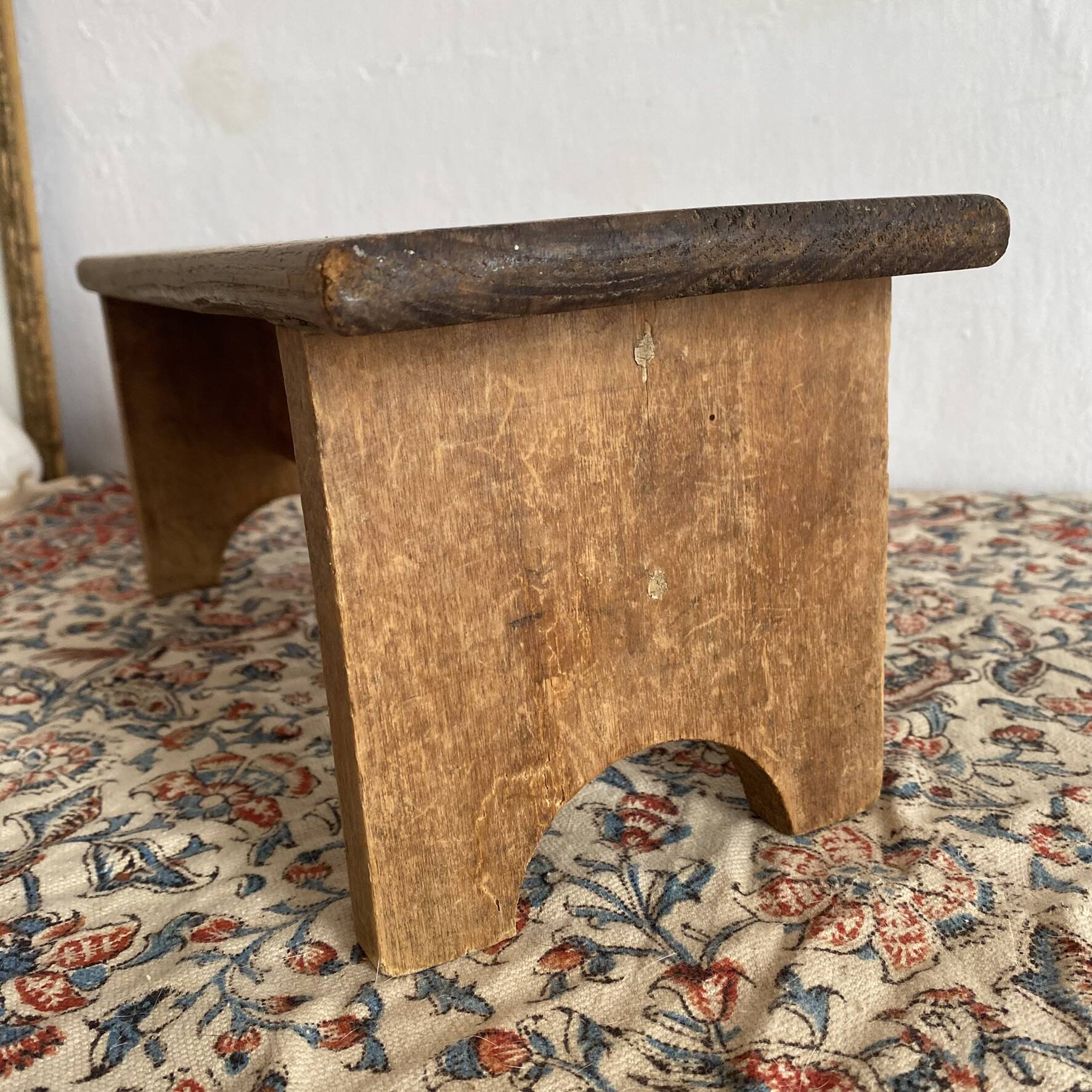 Minimalist low stool