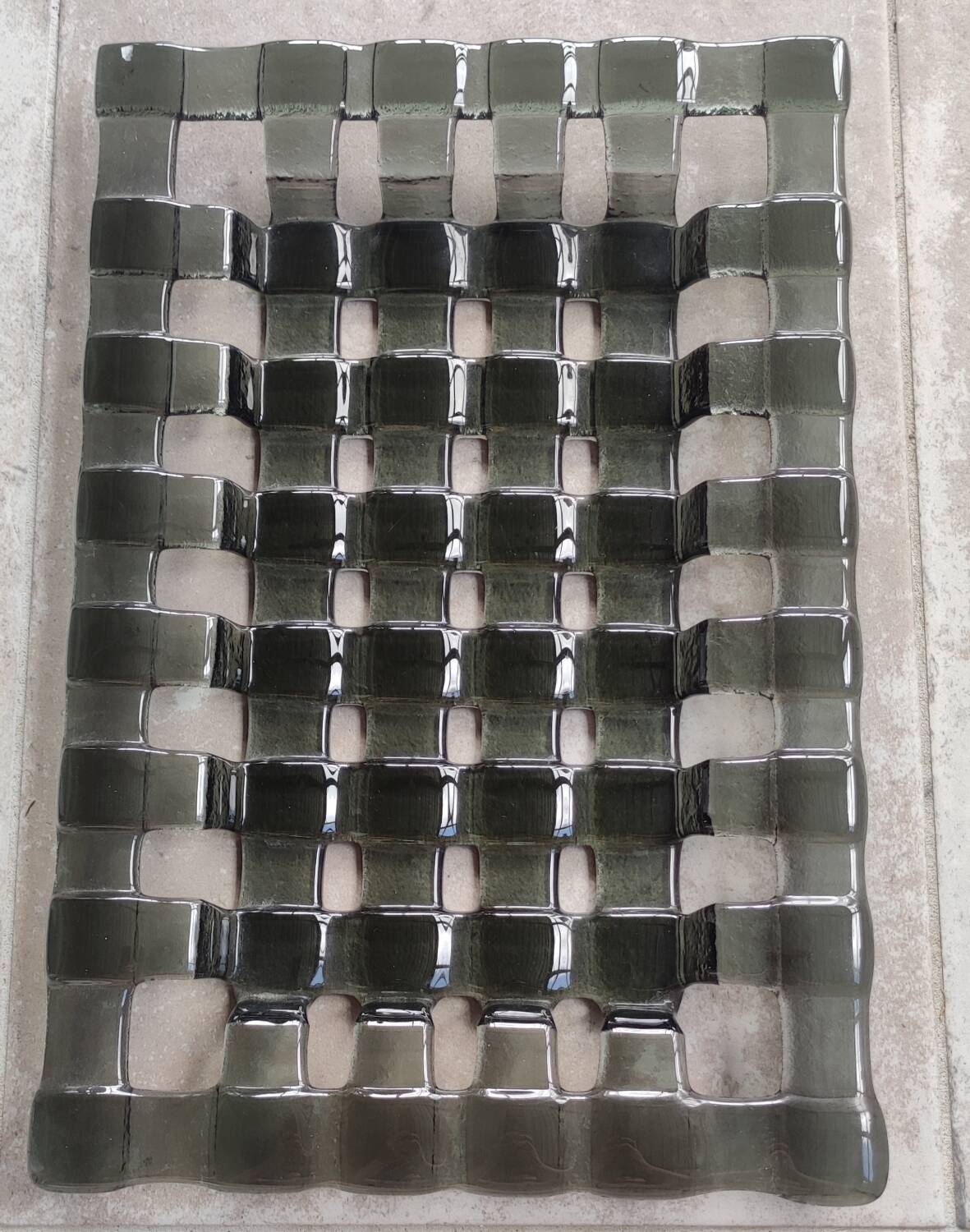 Old flat tray centerpiece design/smoked glass