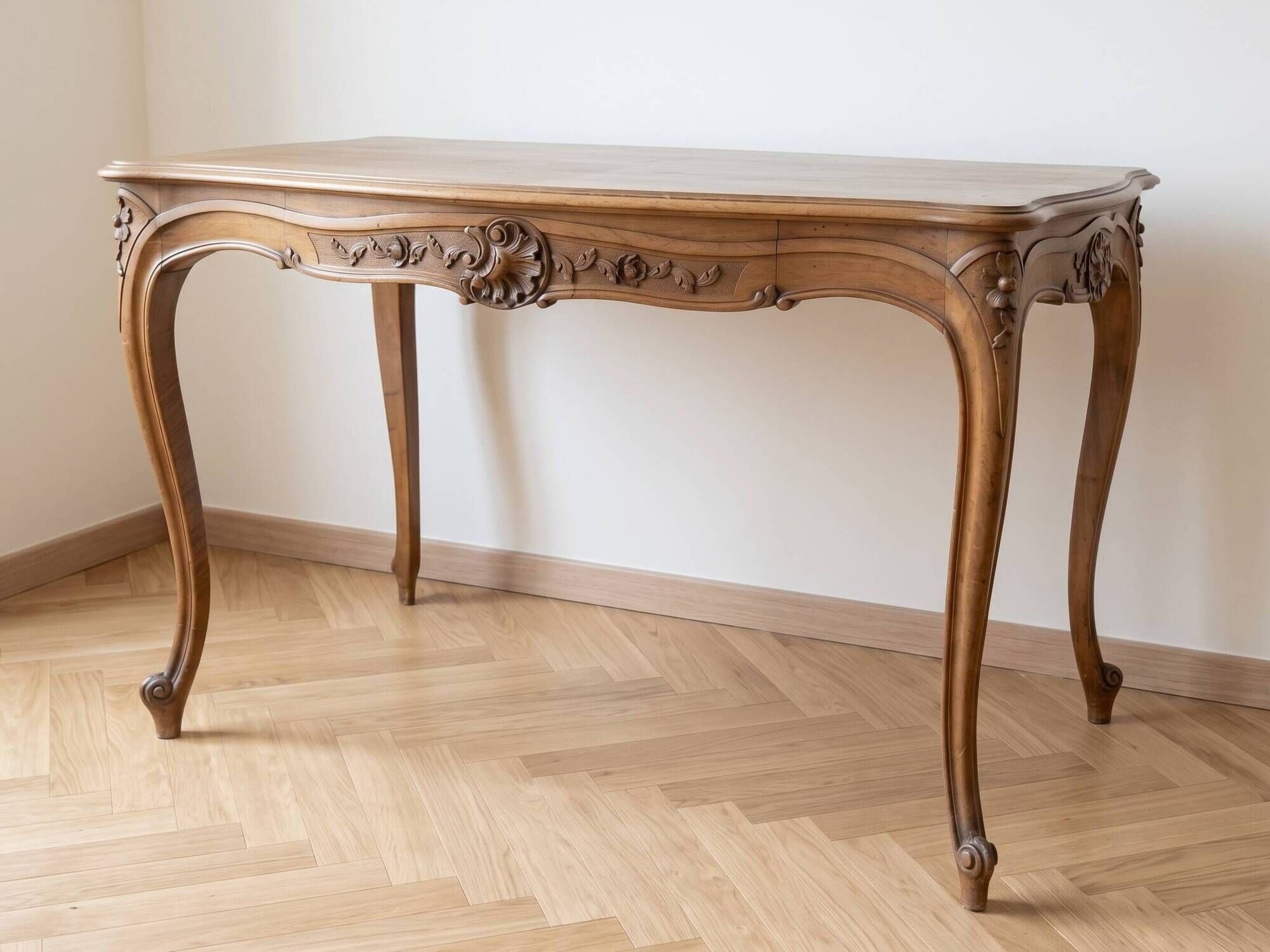 Louis XV desk in carved wood