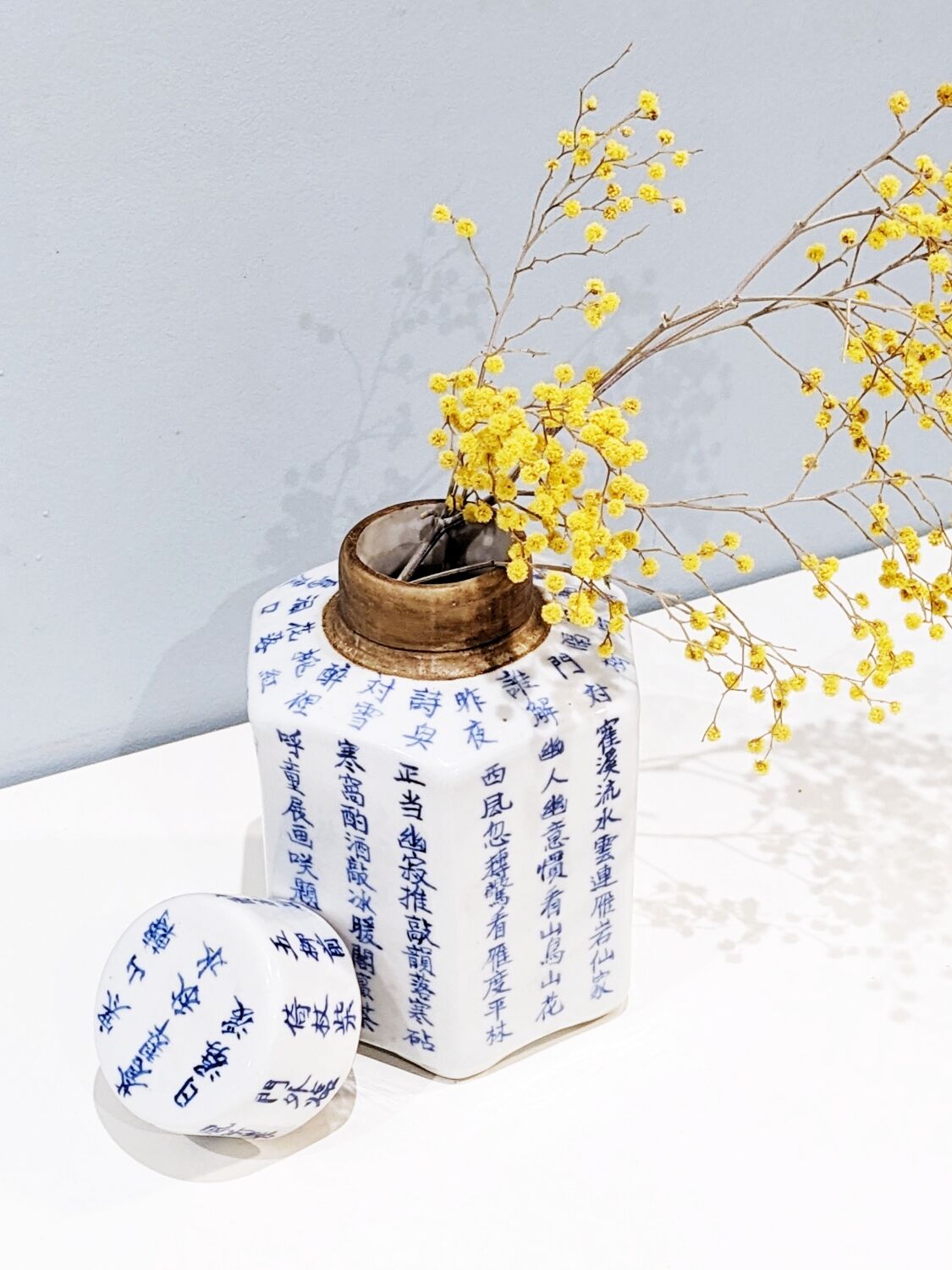 Vintage '80 Chinese ceramic pot in perfect condition.
