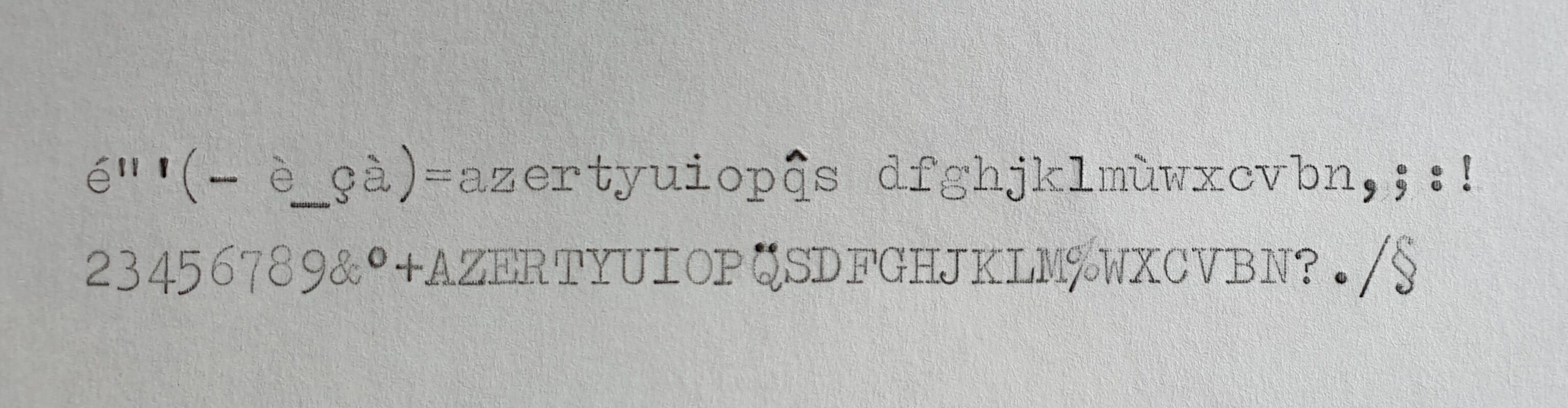 Typewriter Olivetti Lettera 22